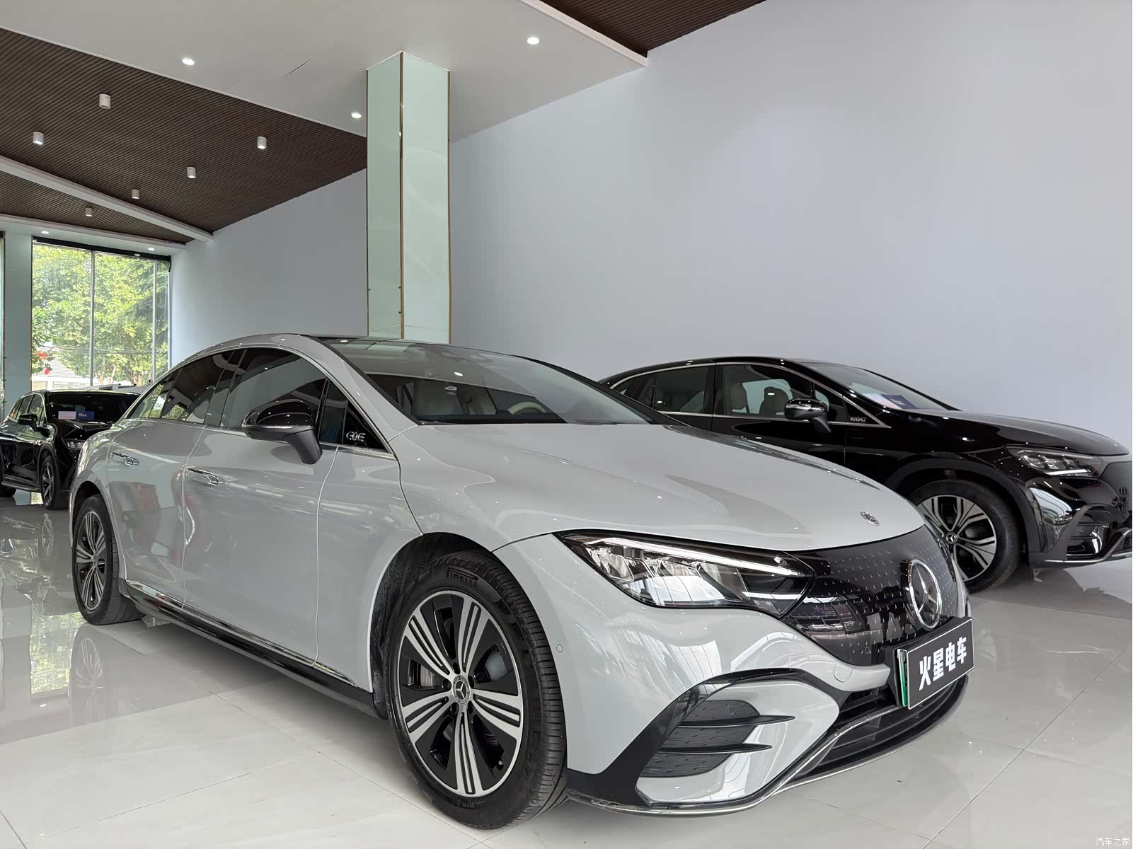Mercedes-Benz EQE, 2023 3