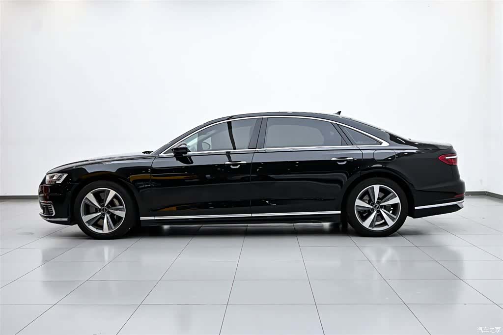 Audi A8L, 2022 все фото