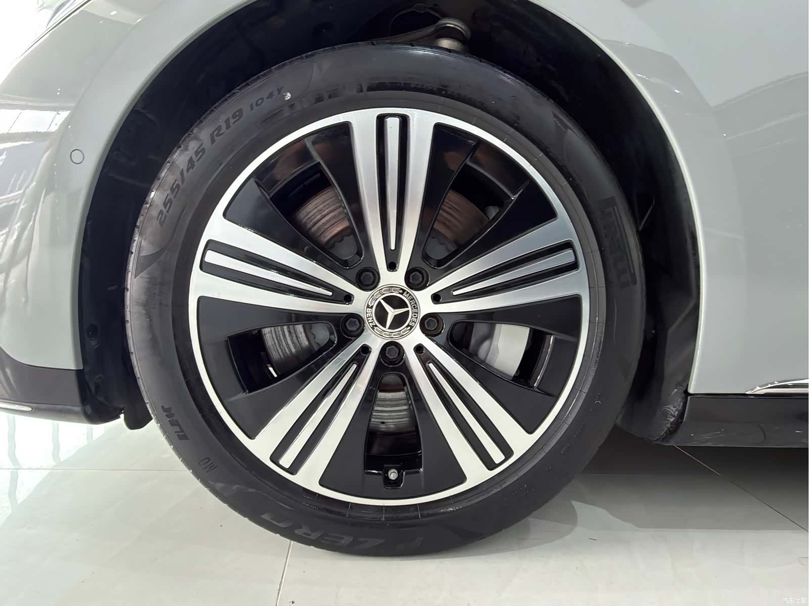 Mercedes-Benz EQE, 2023 13