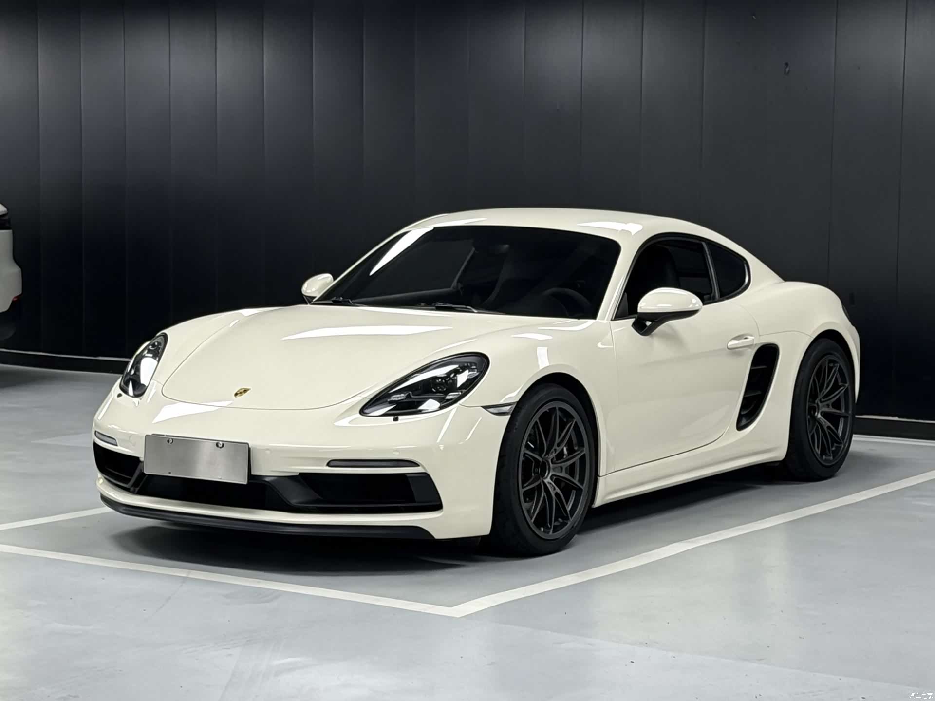 Porsche Cayman, 2018 1