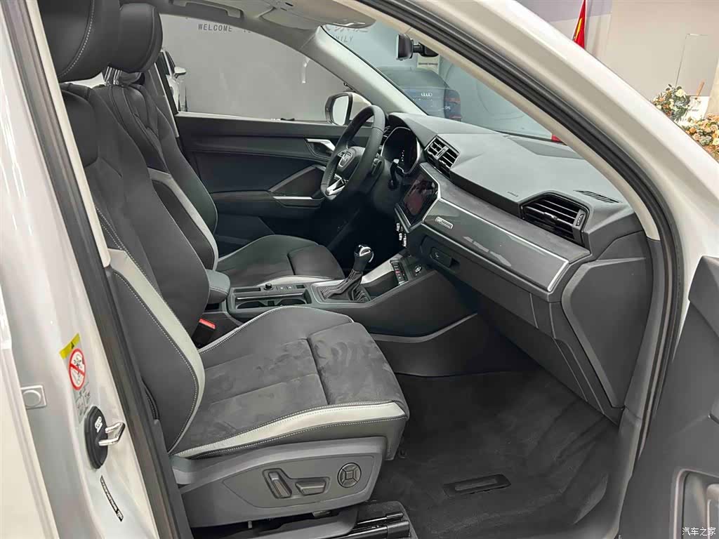 Audi Q3, 2023 13