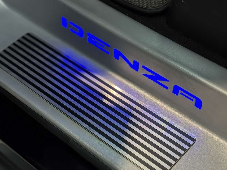 Denza D9 Denza D9