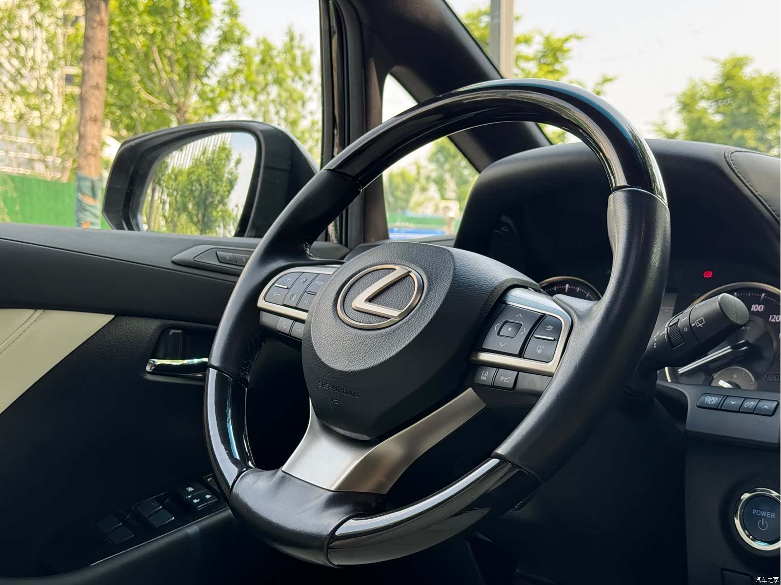 Lexus LM, 2023 13