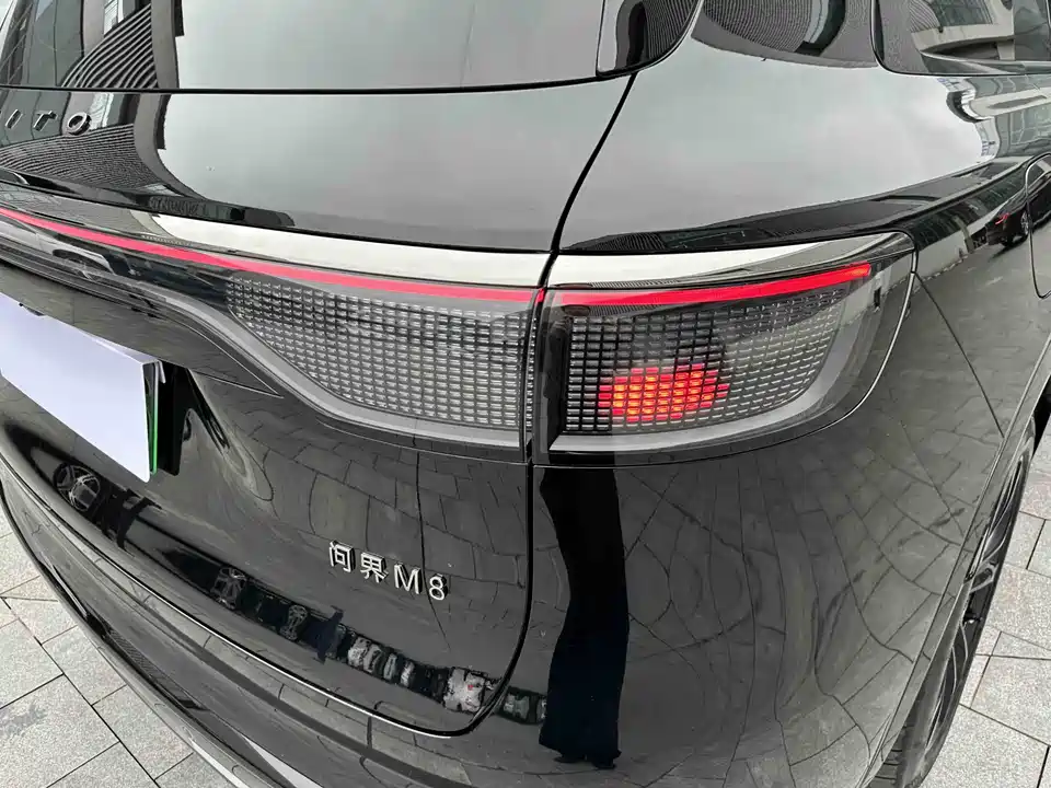 AITO Ask the world M8