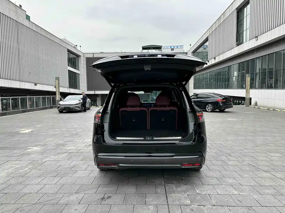 AITO Ask the world M8