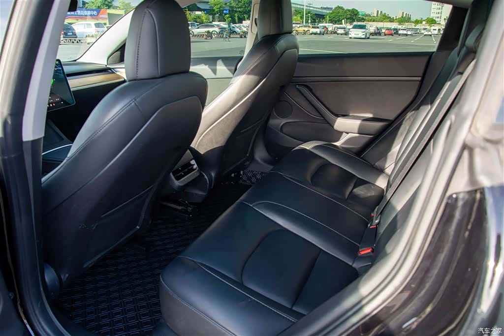 Tesla Model 3, 2023 12