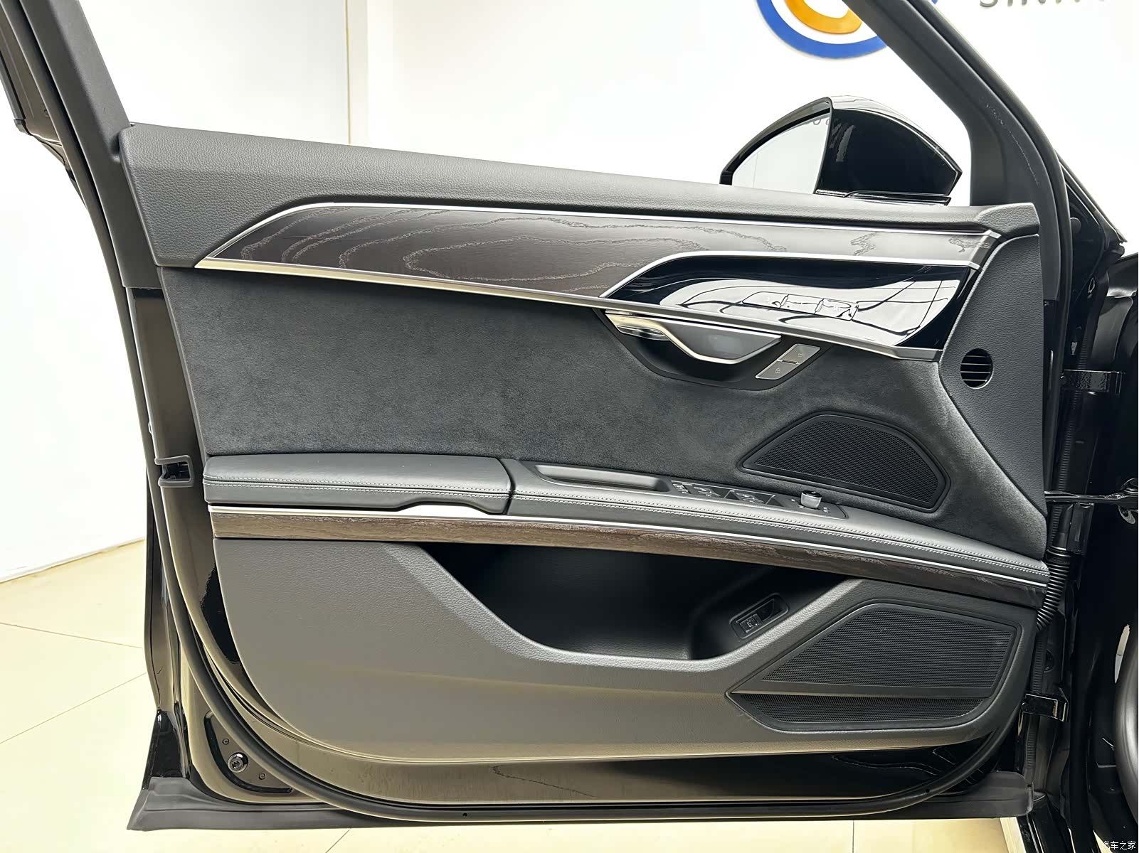 Audi A8L, 2023 4