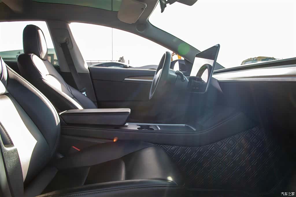 Tesla Model 3, 2023 14