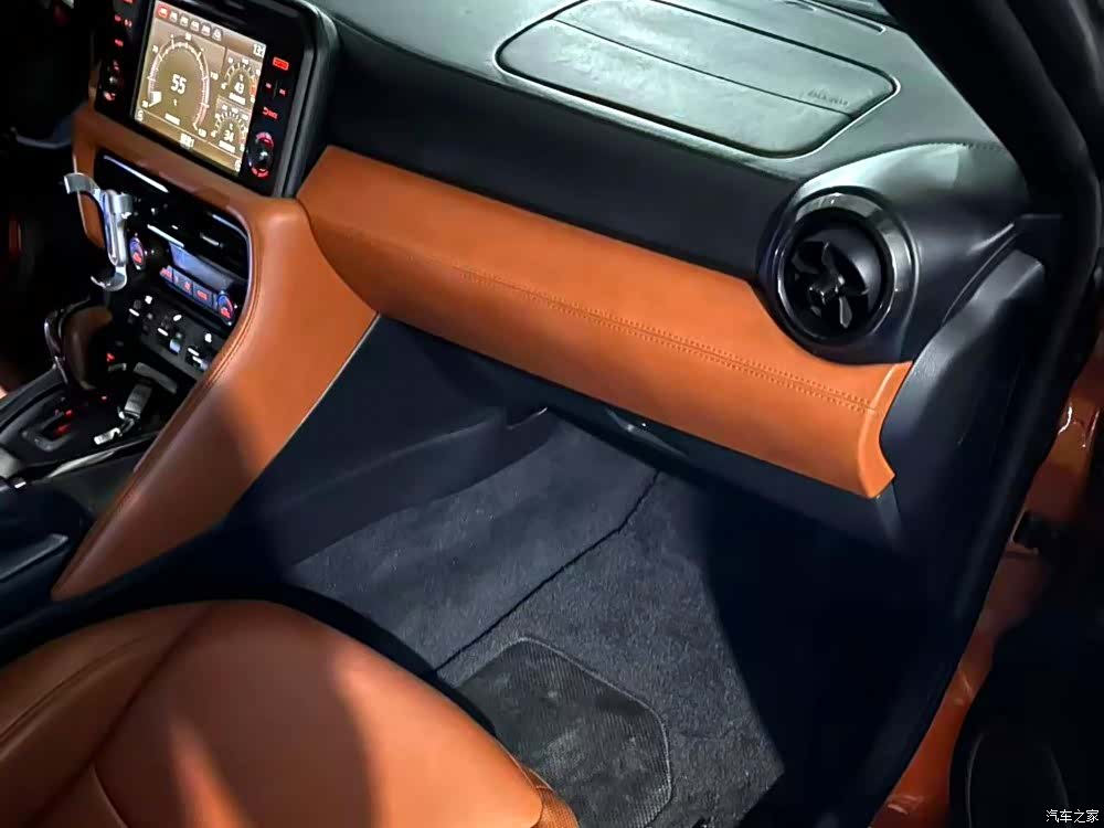 Nissan GT-R, 2018 все фото