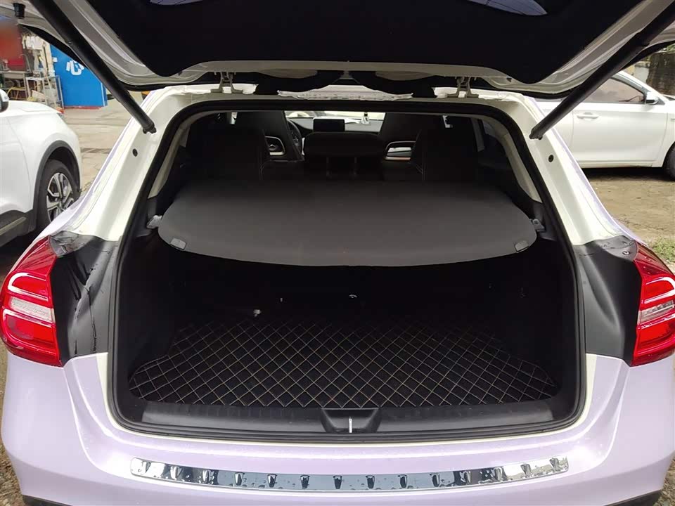 Mercedes-Benz GLA Mercedes-Benz GLA