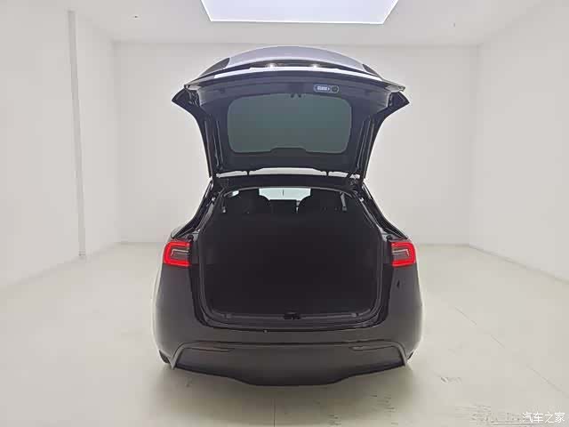 Tesla Model Y, 2023 13