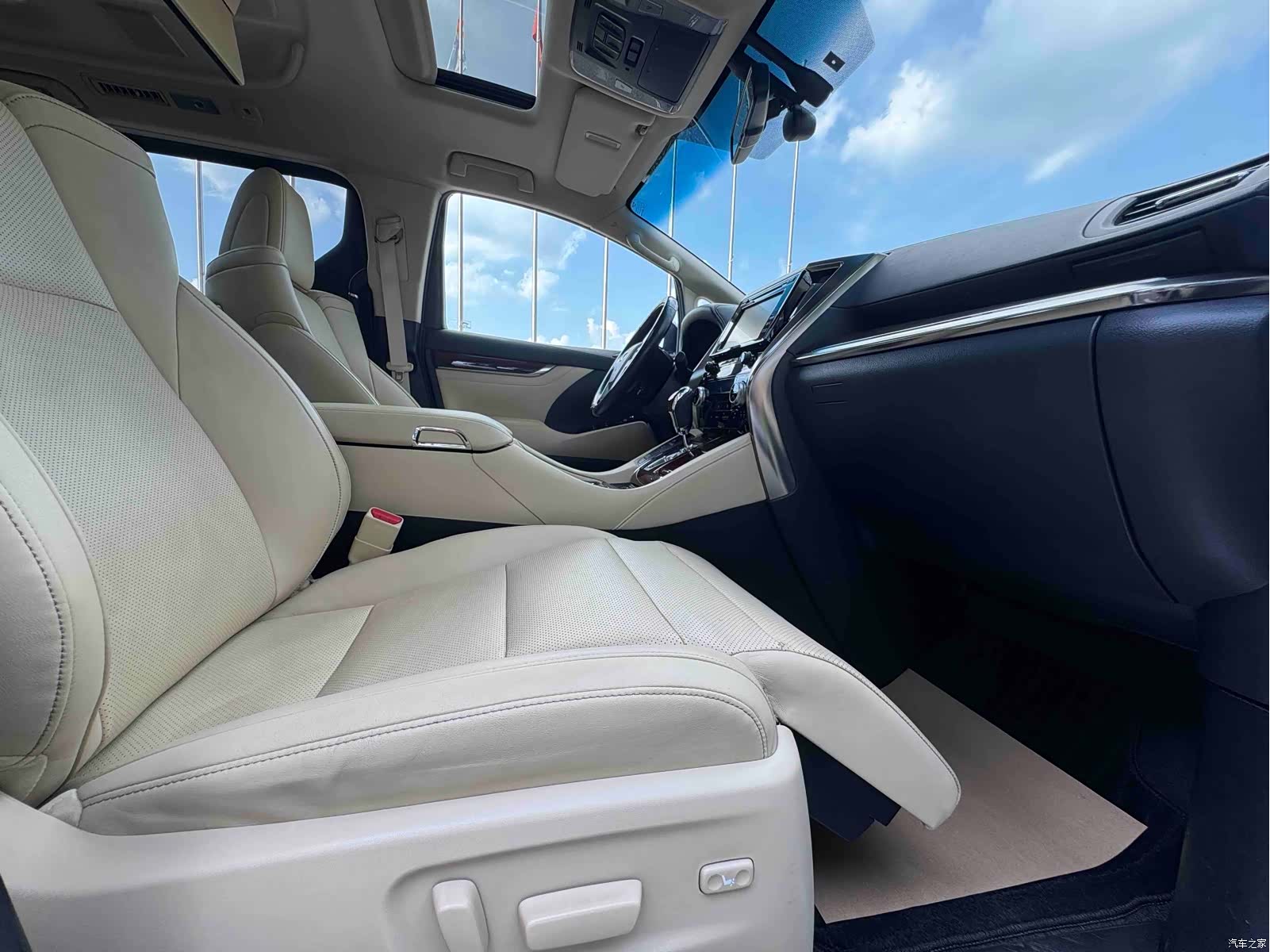 Toyota Alphard, 2017 все фото