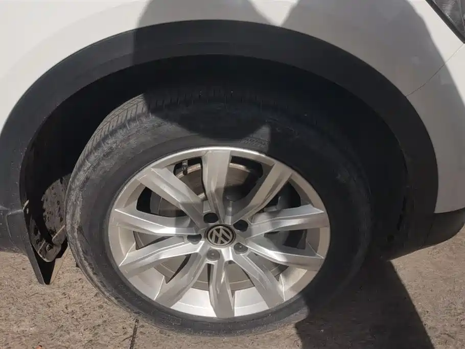 Volkswagen T-ROC exploring Songs