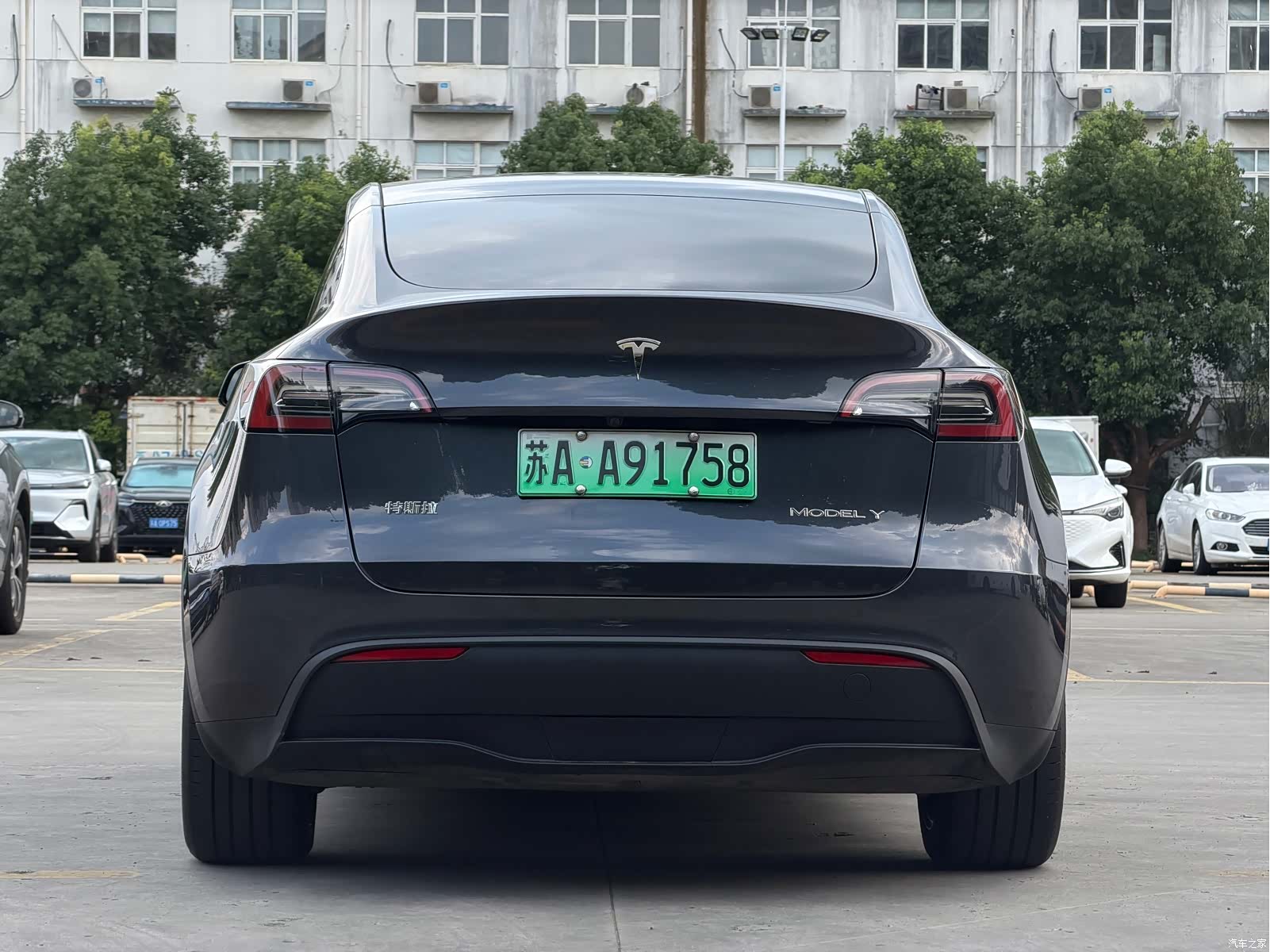 Tesla Model Y, 2024 8