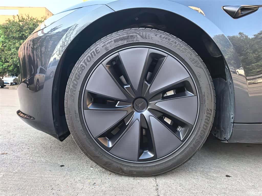 Tesla Model 3, 2025 21