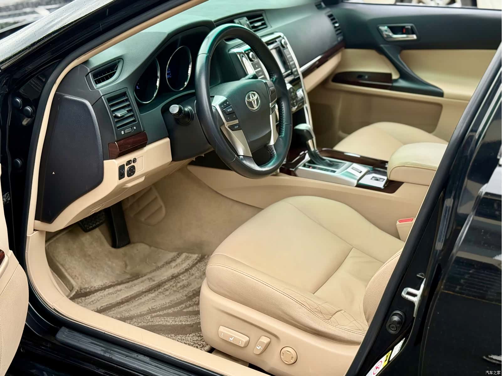Toyota 2.5V, 2012 9