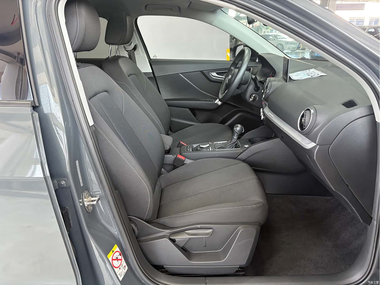 Audi Q2L, 2020 9
