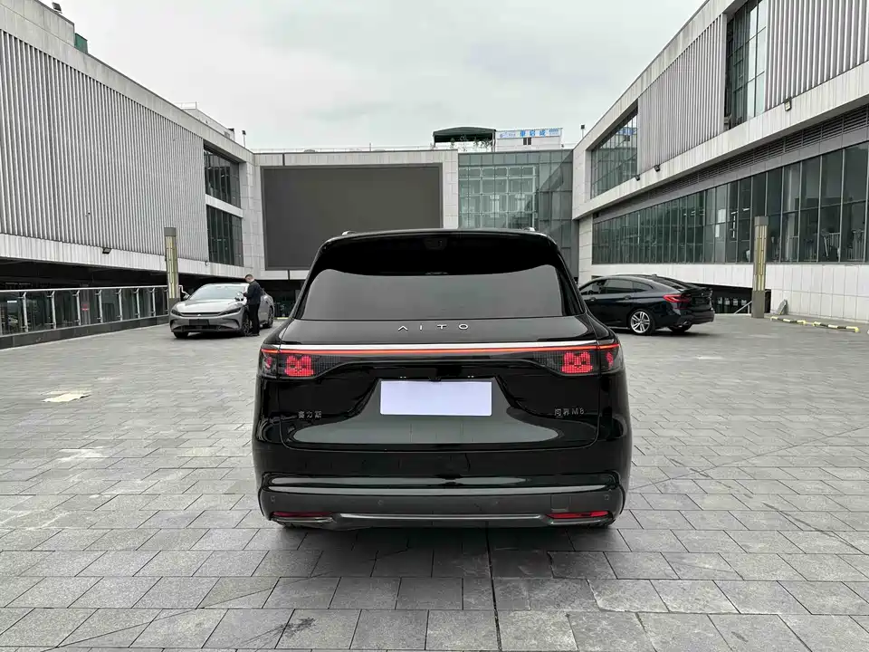 AITO Ask the world M8