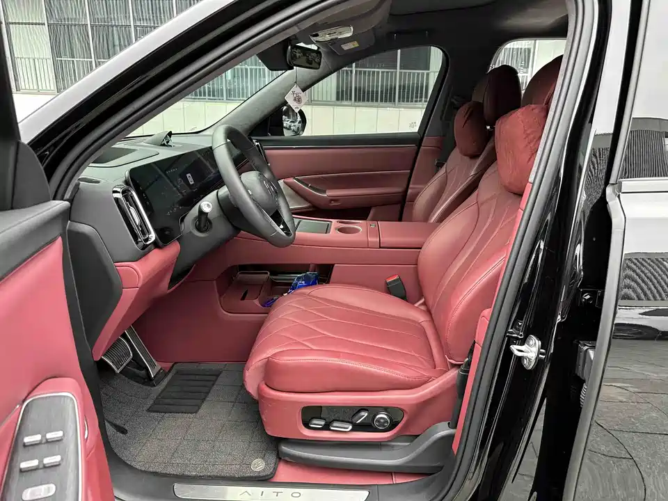 AITO Ask the world M8