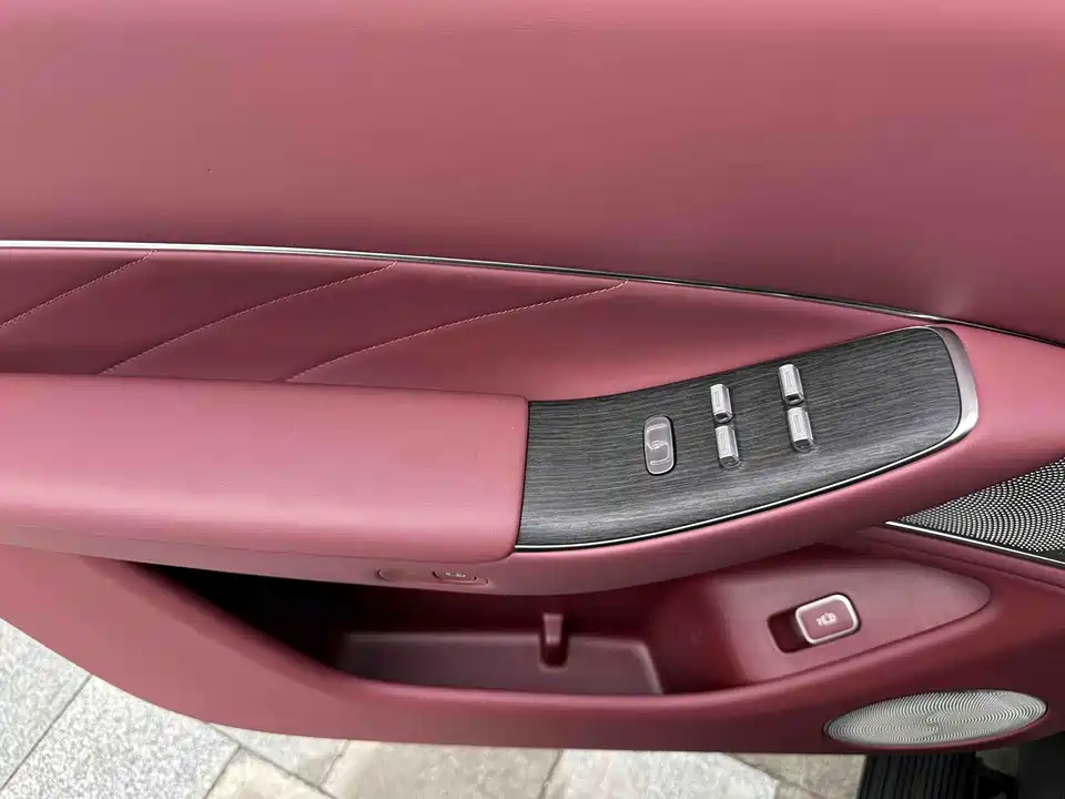 AITO Ask the world M8