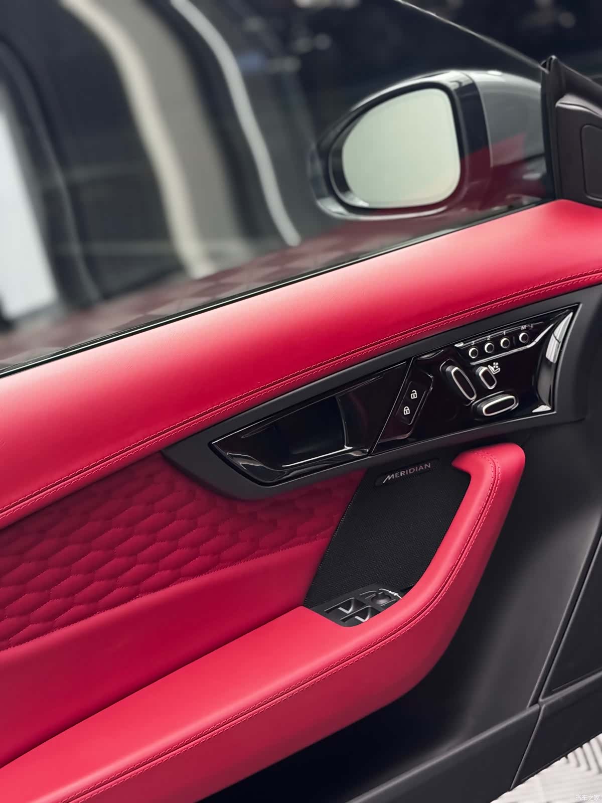Jaguar F-TYPE, 2024 13