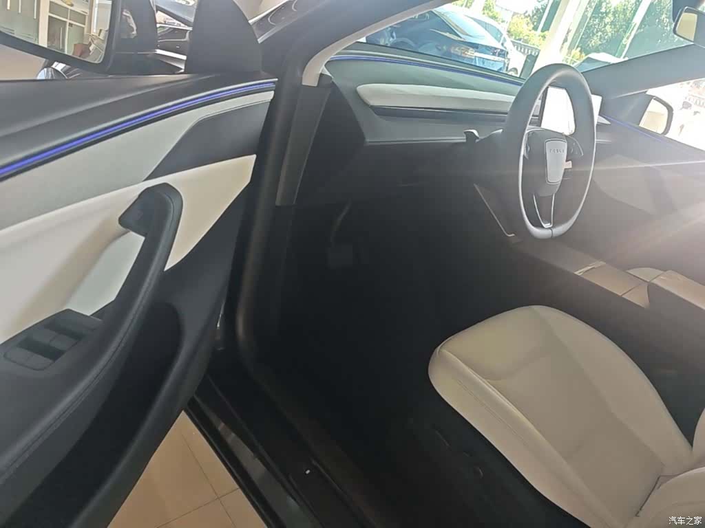 Tesla Model Y, 2025 16