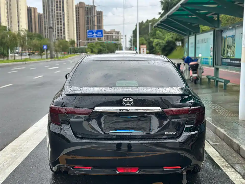 Toyota Reiz