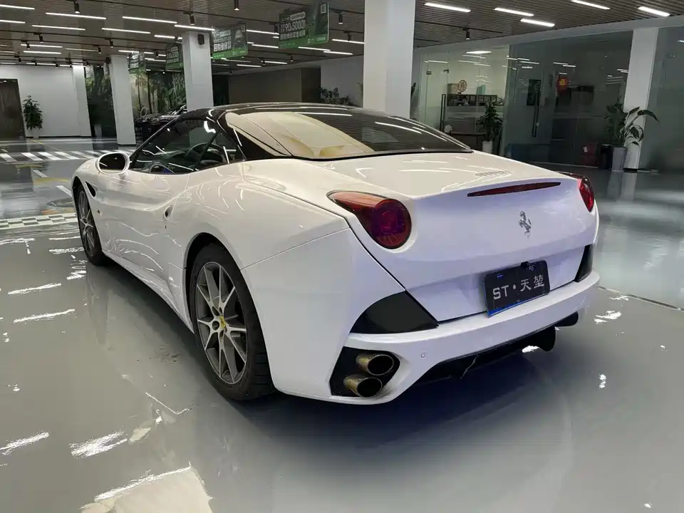Ferrari California T
