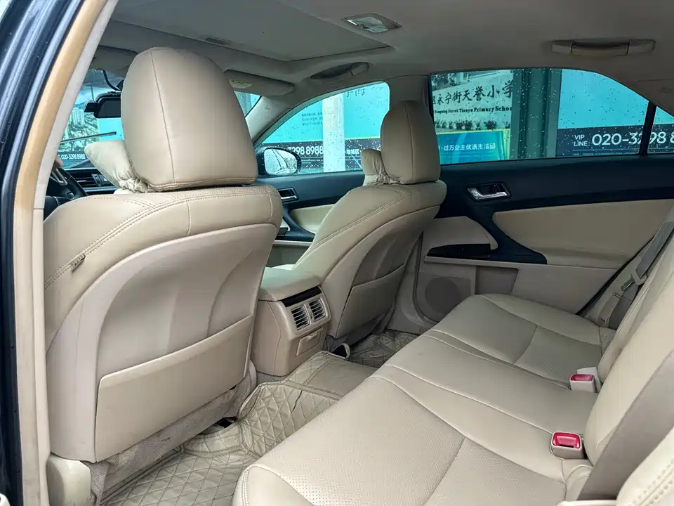 Toyota Reiz