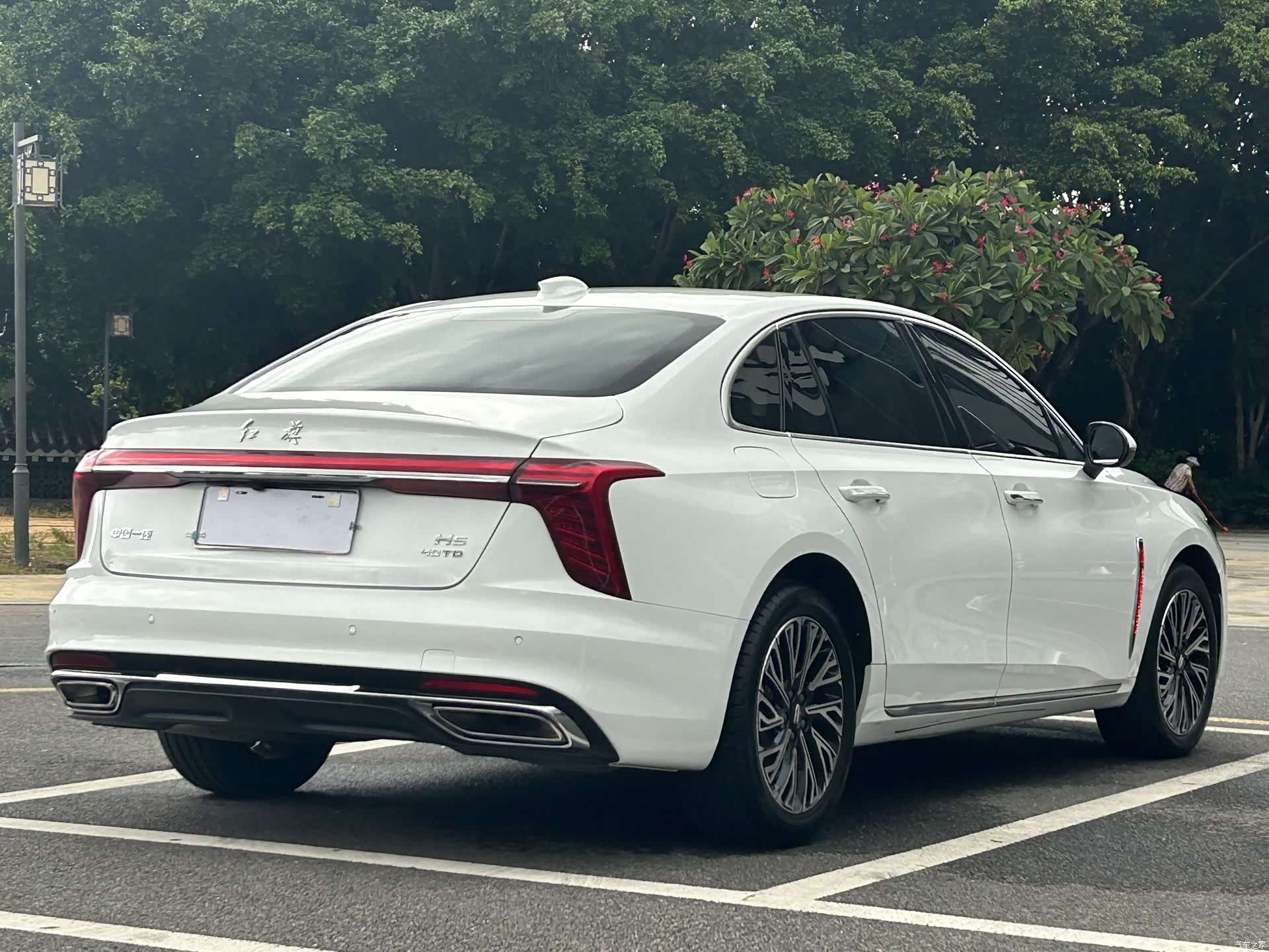 Hongqi H5, 2024 6