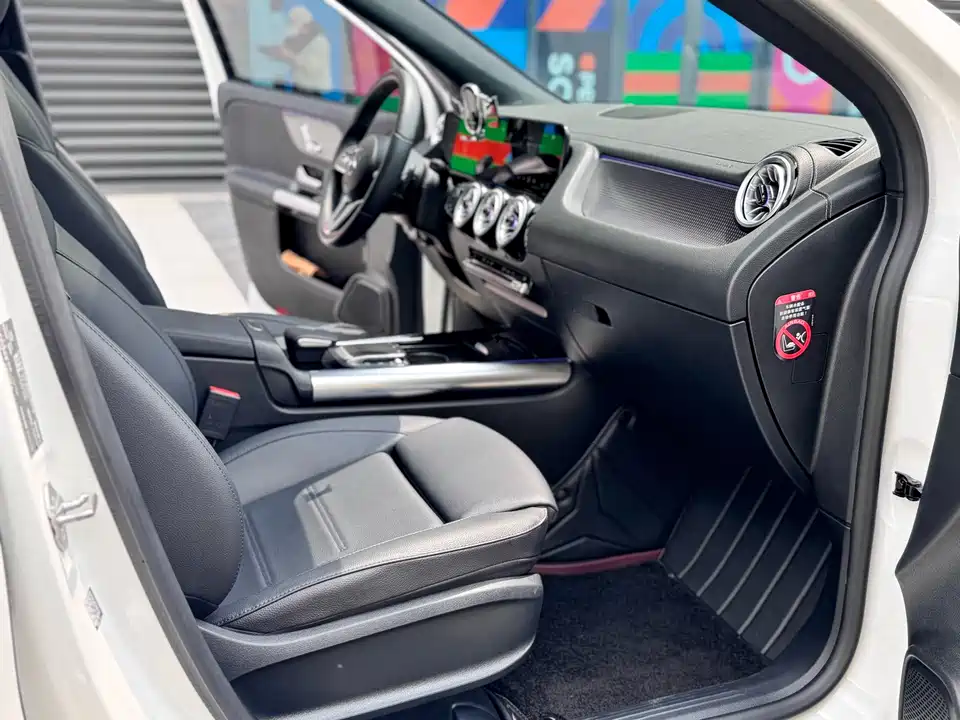 Mercedes-Benz GLA Mercedes-Benz GLA