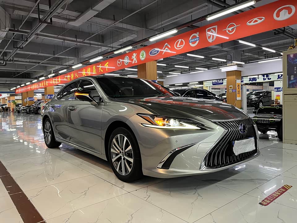 Lexus ES