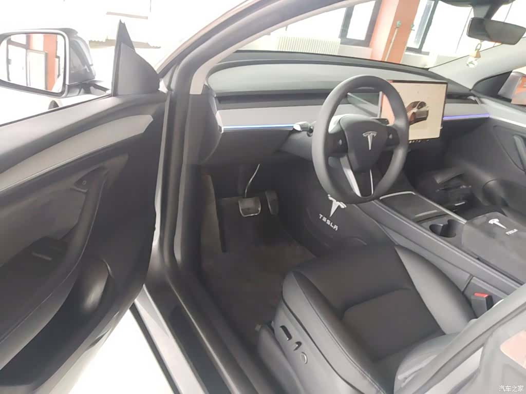 Tesla Model Y, 2024 16