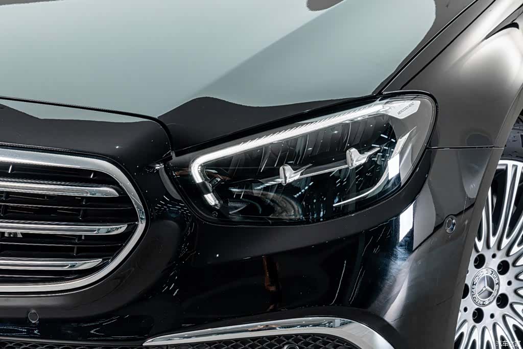 Mercedes-Benz E-Class, 2023 4