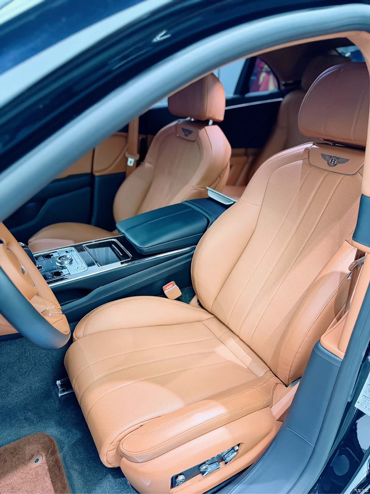 Bentley Flying Spur, 2024 21