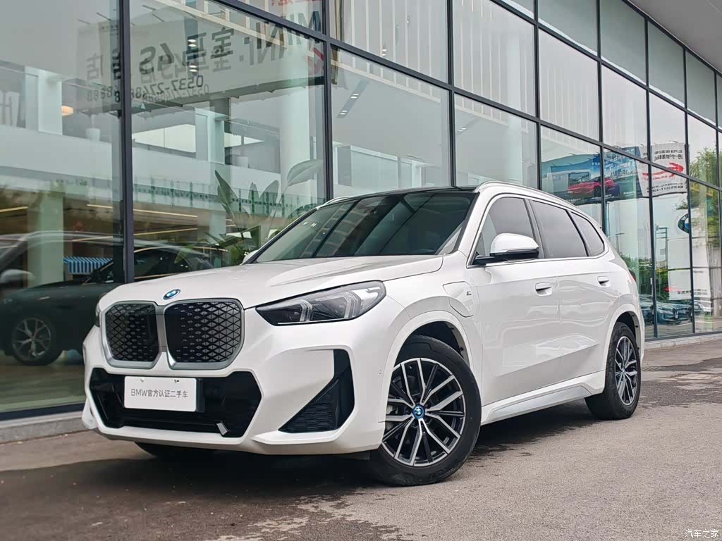 BMW iX1, 2024 1