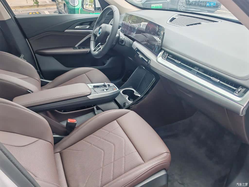 BMW iX1, 2024 6
