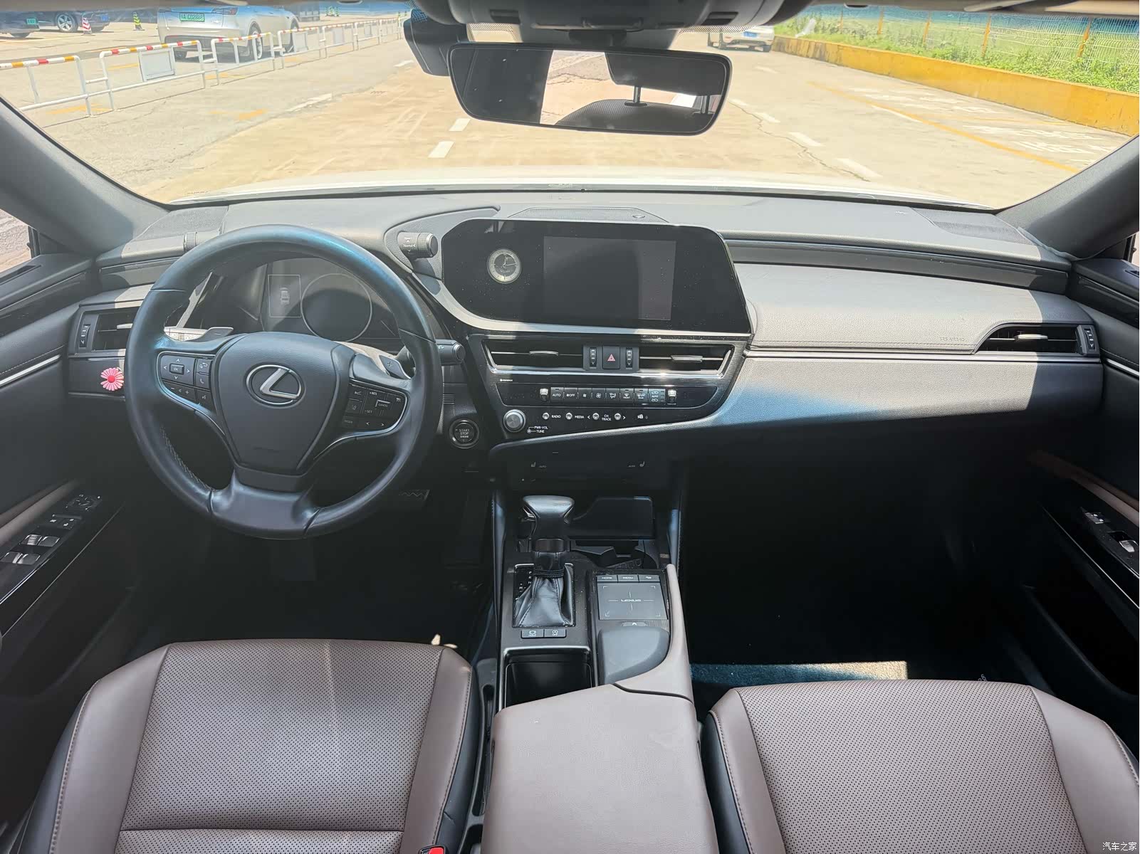 Lexus ES, 2022 4