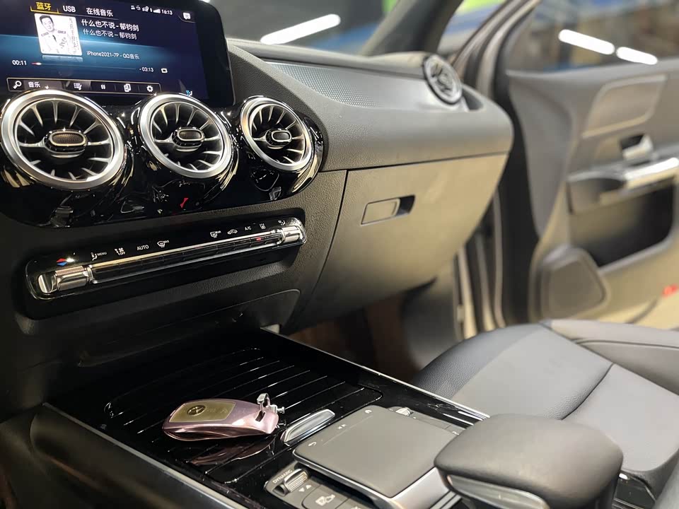 Mercedes-Benz EQA Mercedes-Benz EQA