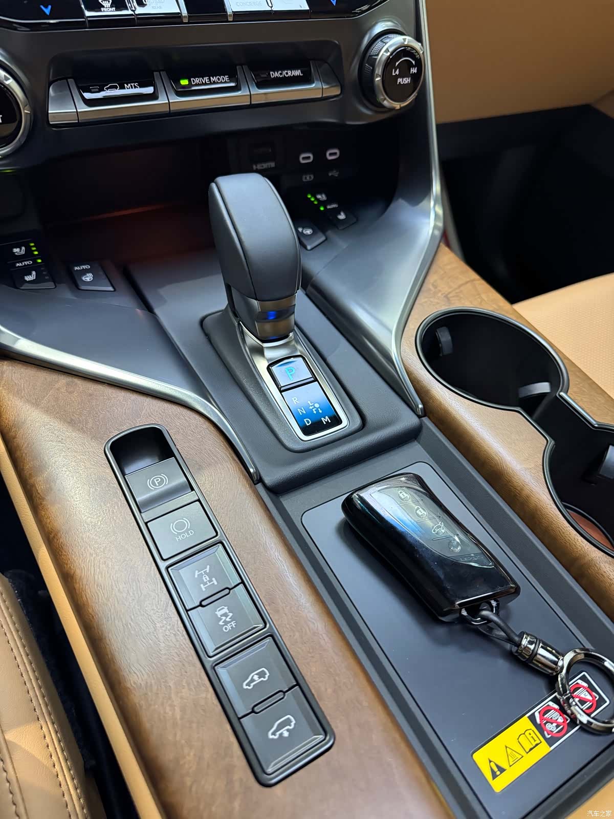 Lexus LX, 2025 11