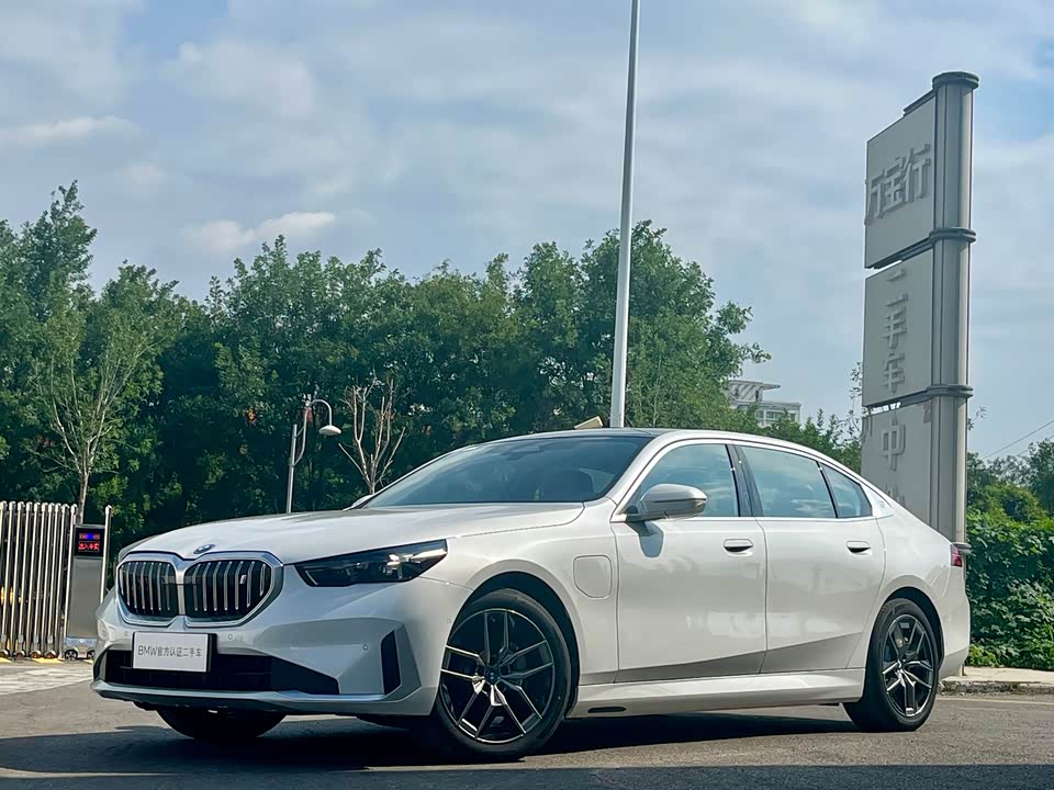BMW i5