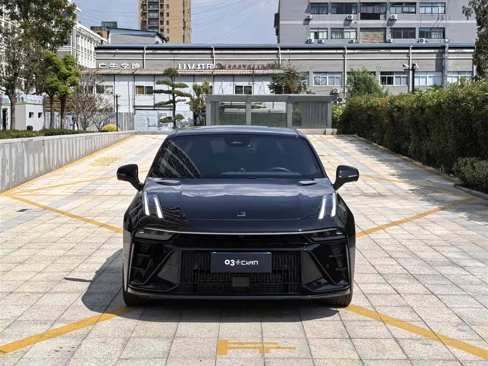 Lynk & Co 03