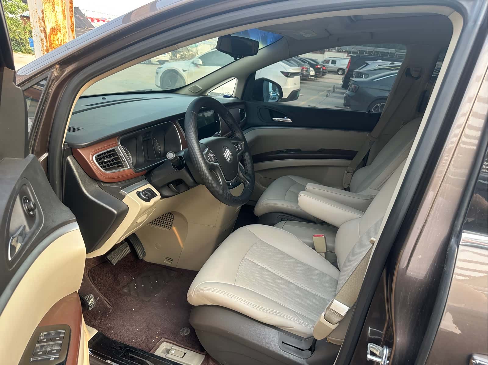 Buick GL8, 2015 4