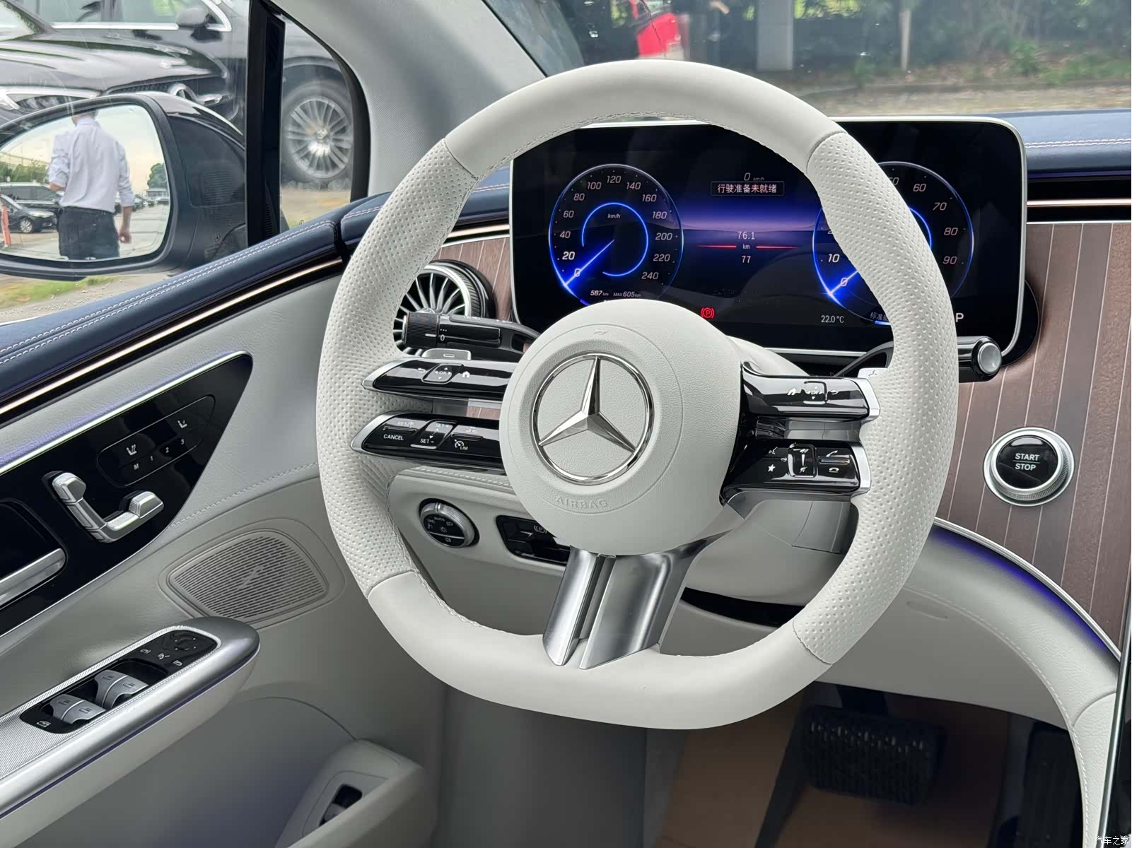 Mercedes-Benz EQE, 2025 12