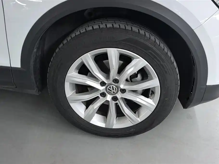 Volkswagen T-ROC exploring Songs