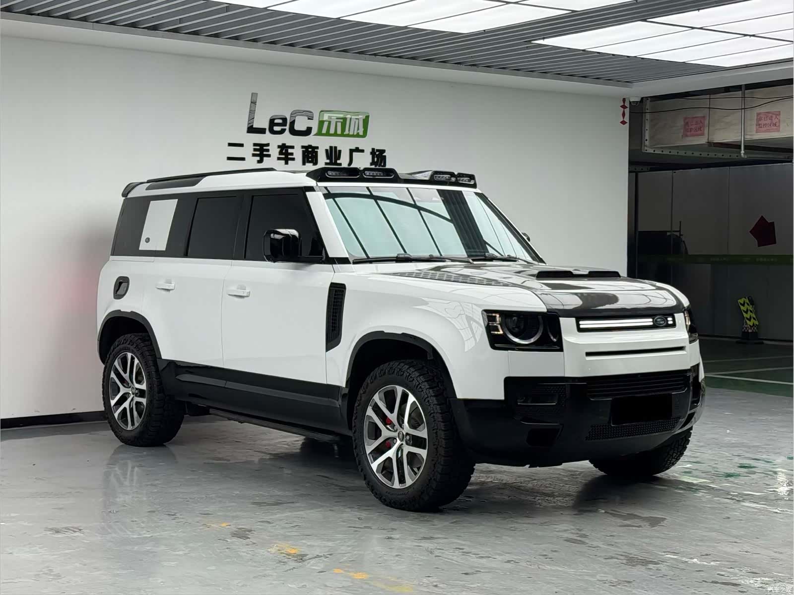 Land Rover Defender, 2025 3