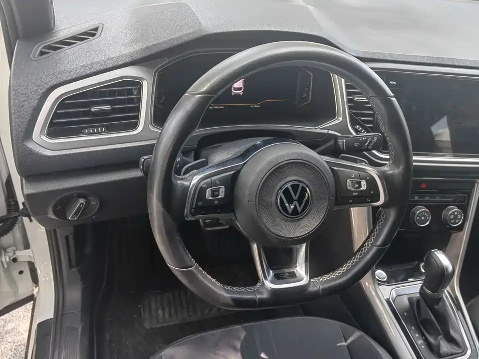 Volkswagen T-ROC exploring Songs