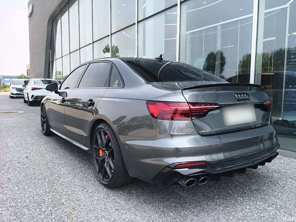 Audi A4L, 2021 все фото