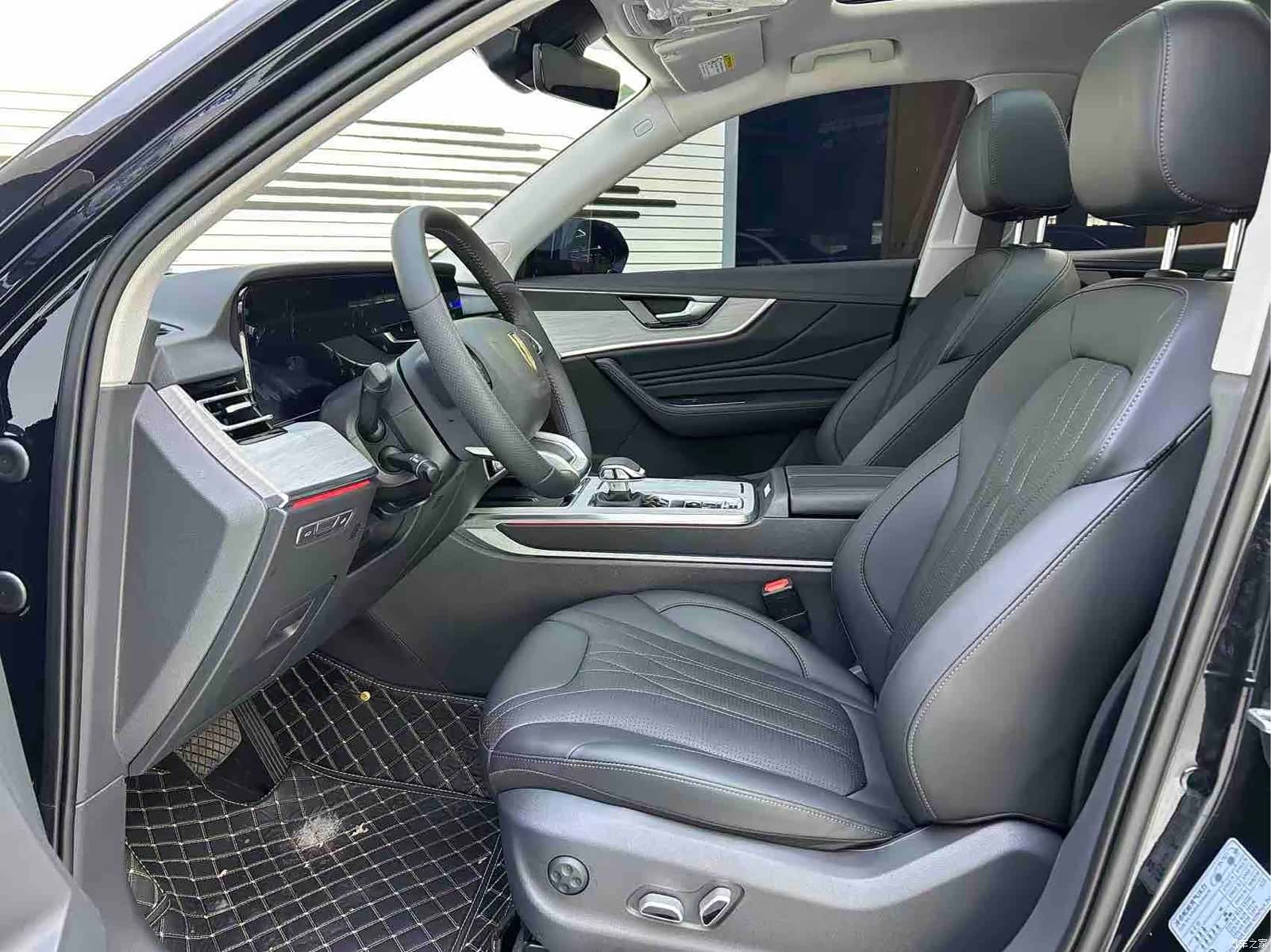 Hongqi HS5, 2025 4