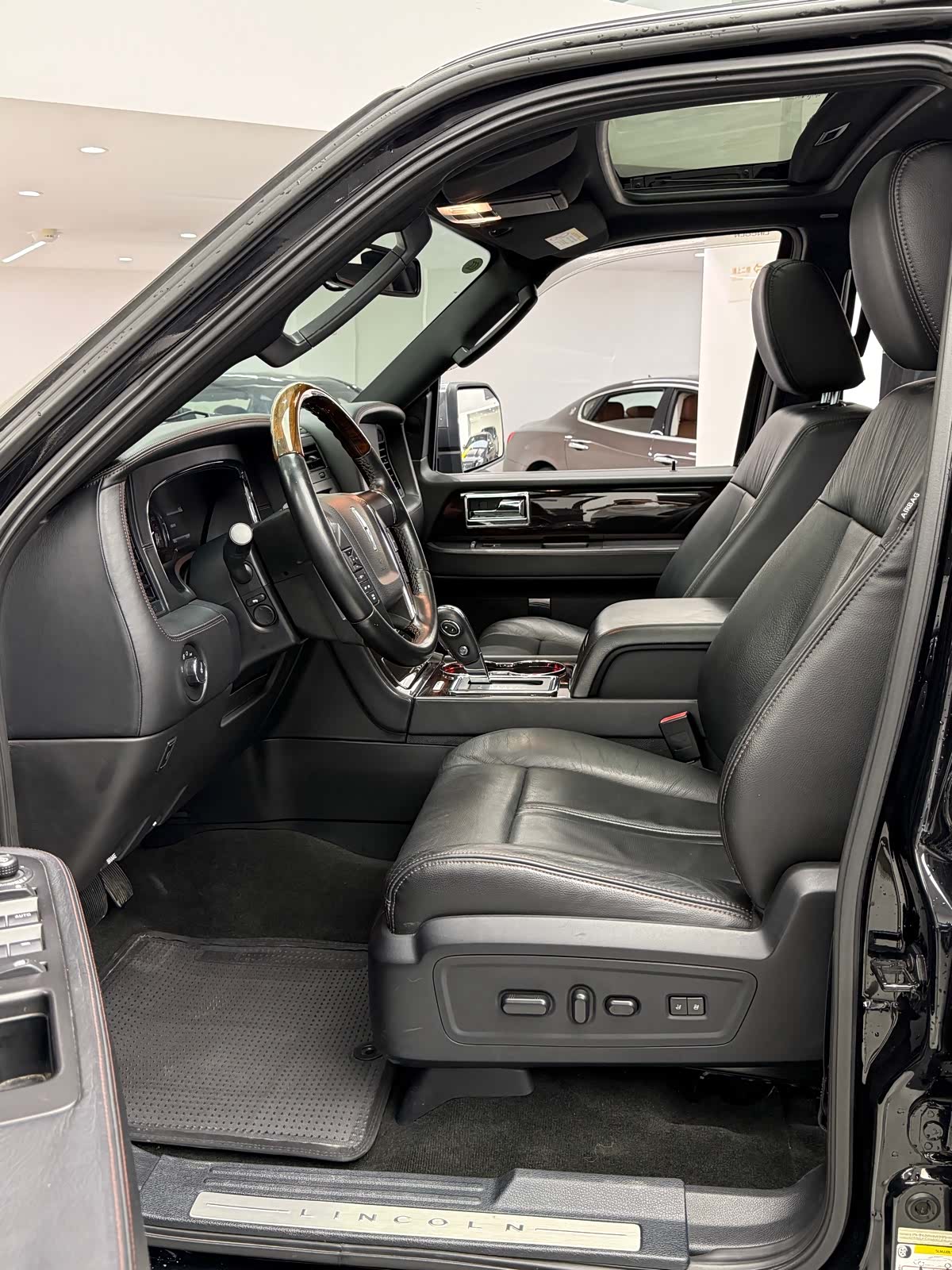 Lincoln Navigator, 2016 8